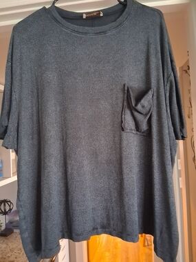 Zenana Outfitters Ash Black Short Sleeve Pocket Tee NWOT